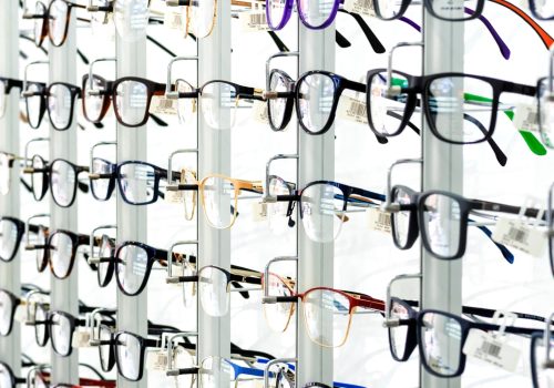 Choosing Frames For Your Glasses: A Comprehensive Guide